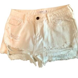 White destructed jean shorts. S